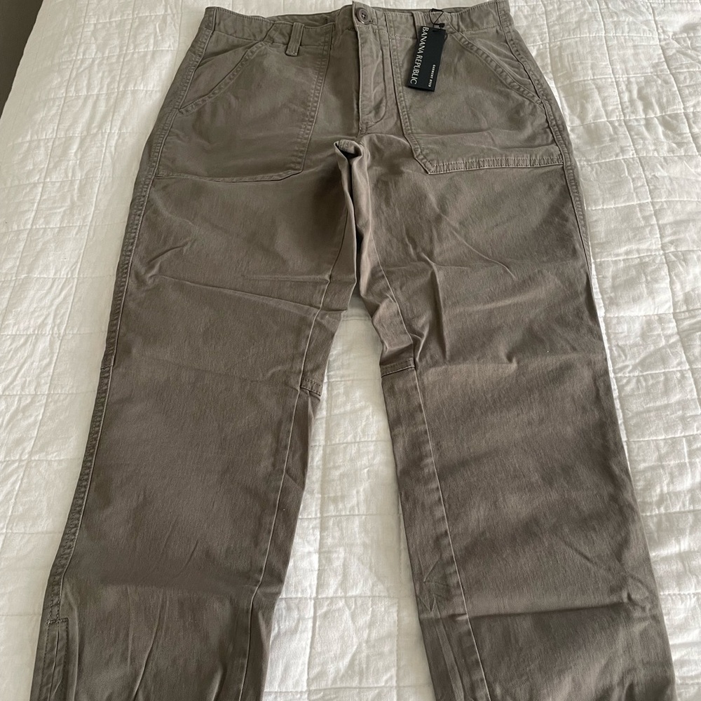 Banana Republic gray chinos, size 8 NWT